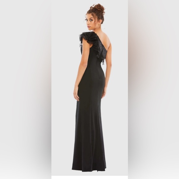 💃🏽IEENA for MAC DUGGAL One Shoulder Ruffle Evening Gown. Color: Black. Size: 12 - Picture 3 of 9